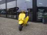 Vespa Sprint Mat Geel Black Edition