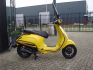 Vespa Sprint Mat Geel Black Edition